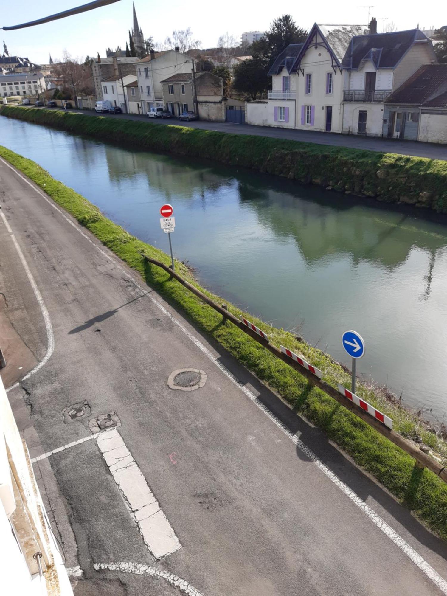 Apartamento Niort Au Bord De L'Eau 3 Exterior foto