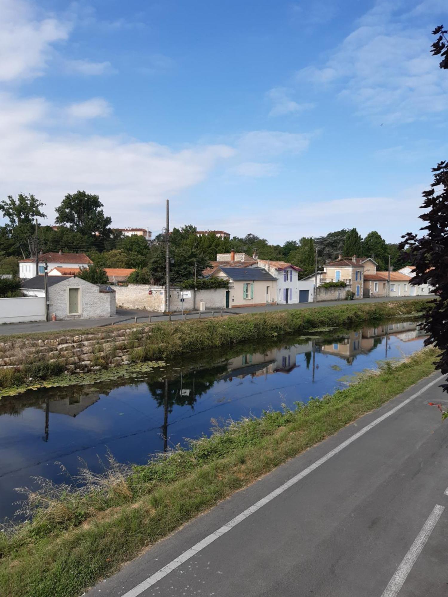 Apartamento Niort Au Bord De L'Eau 3 Exterior foto